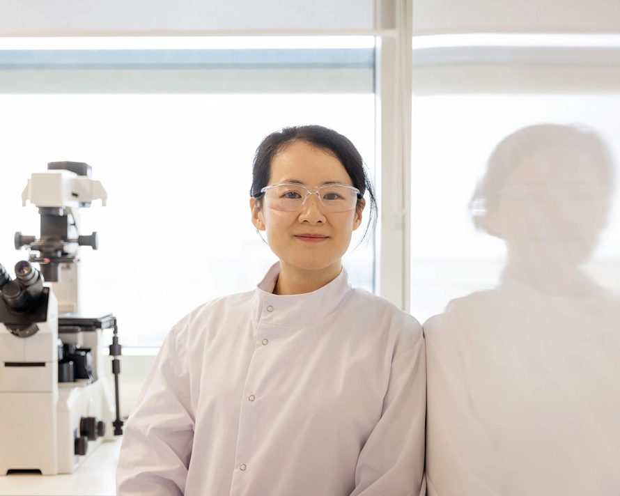 Gülümseyen bir bilim insanı